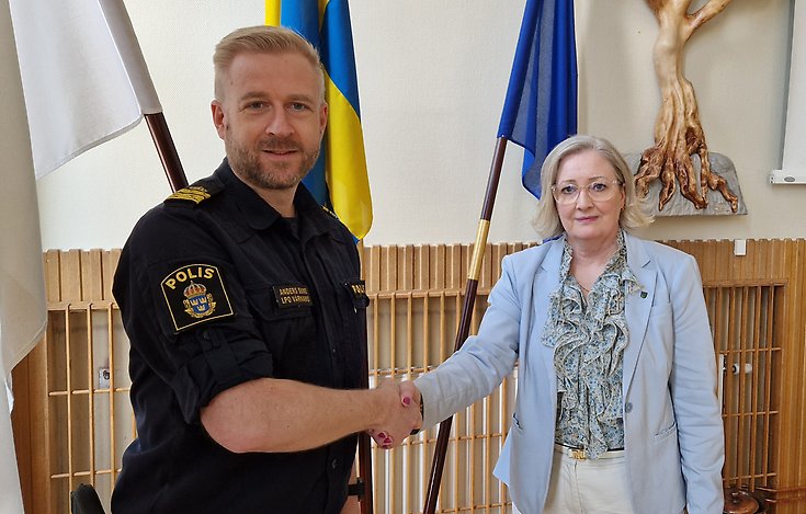 Lokalpolisområdeschef Anders Sund och kommunstyrelsens ordförande Kristine Hästmark.