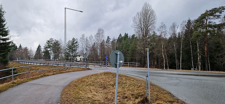 Korsningen vid Töllstorpsområdet kan upplevas som riskfylld.